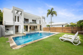 Luxury & Poolside Bliss Near Beach